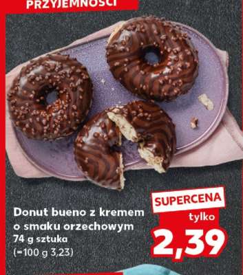 Donut bueno z kremem o smaku orzechowym