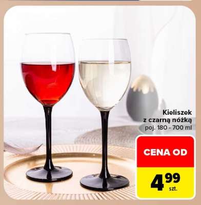 Kieliszek z czarną nóżką